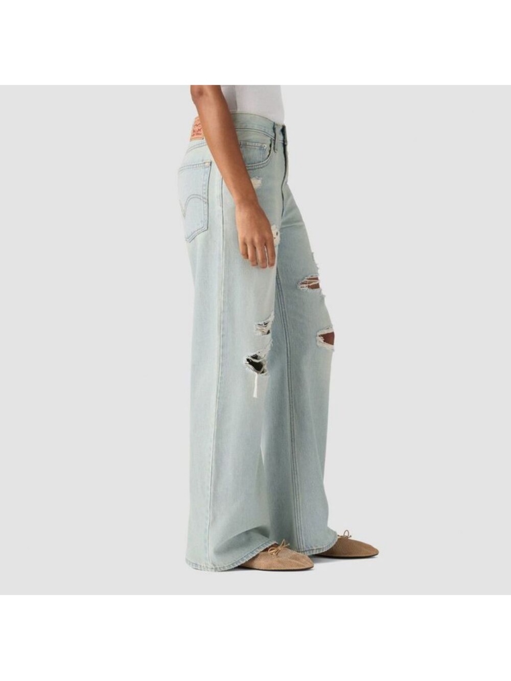 Levi's Light Wash Wide-Leg Distressed Jeans loose rough cool 27 by 31